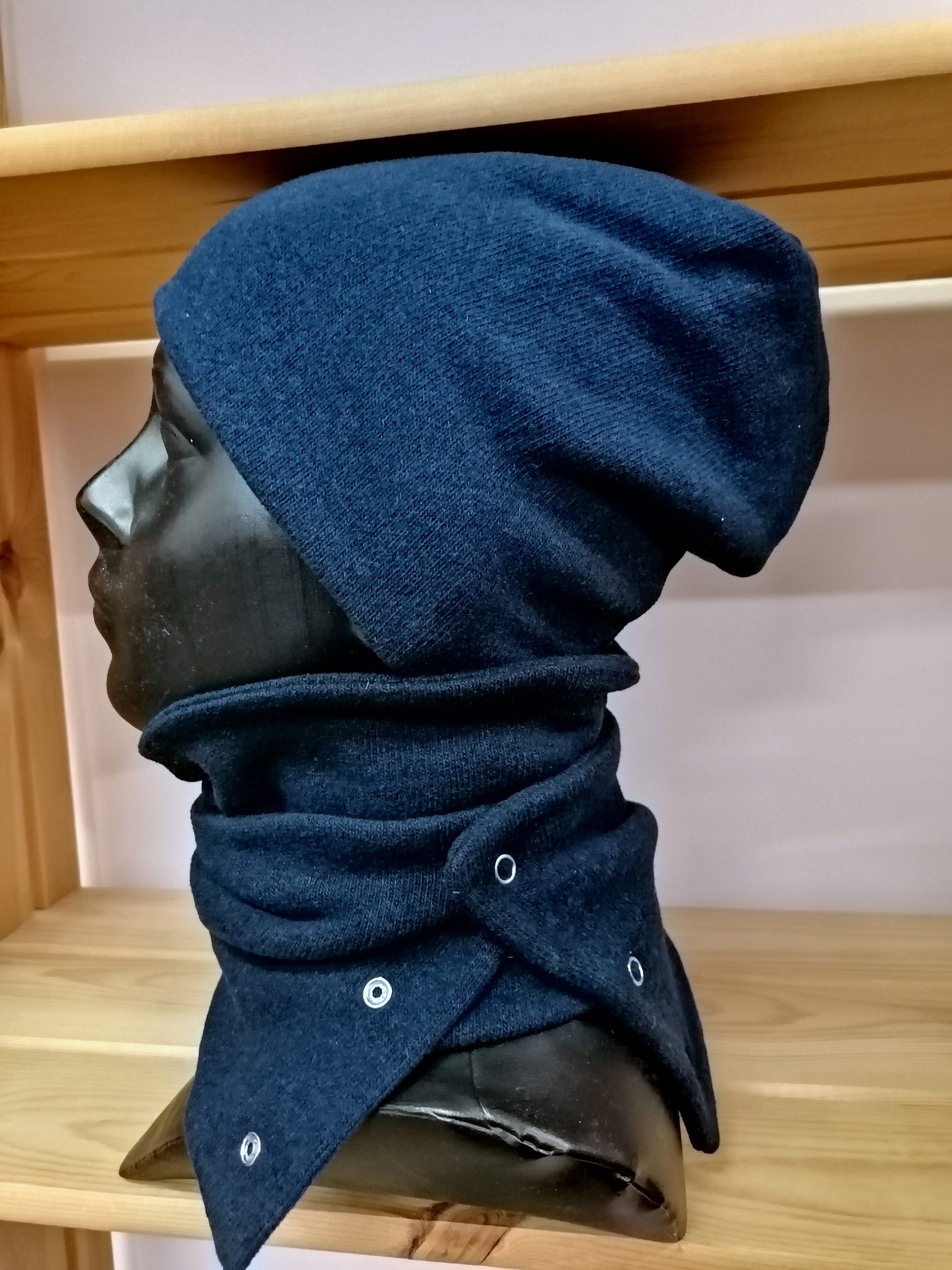 Kepurė ir susegamas šalikas. Ruduo,žiema, pavasaris. Daug spalvų